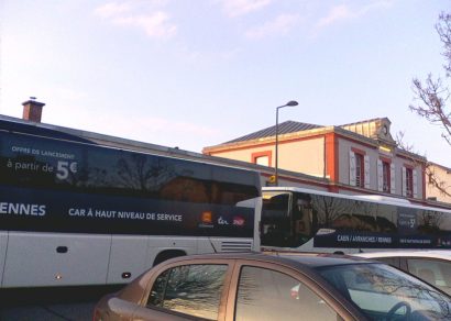 Valses de bus devant la gare d'Avranches ! Archives 2019 l Photos du Collectif citoyen de défense des axes ferroviaires sud Normandie