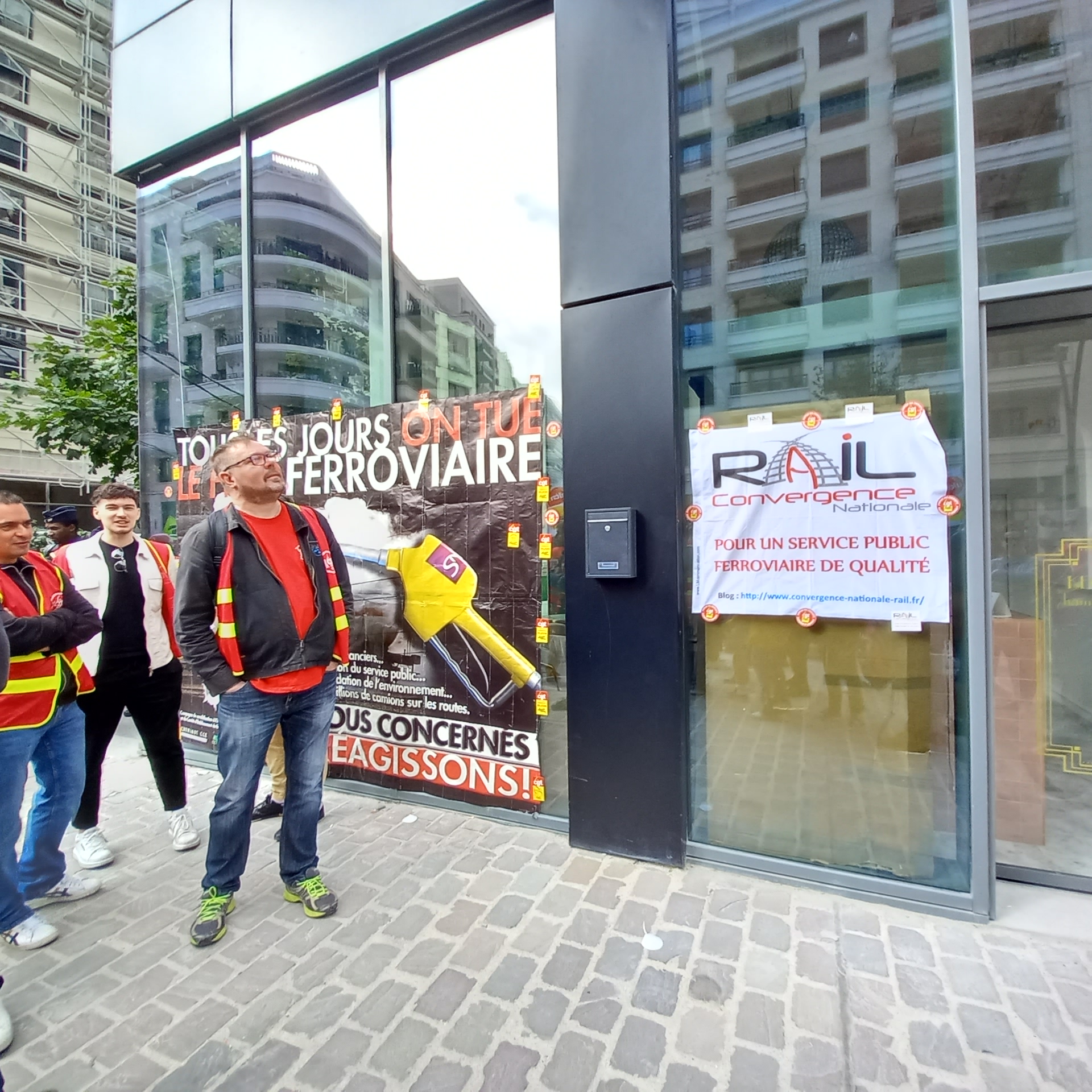 Le 2 juin dernier, rassemblement au siège de Fret SNCF contre le démantèlement de l'entreprise publique